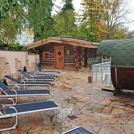 Fini-resort